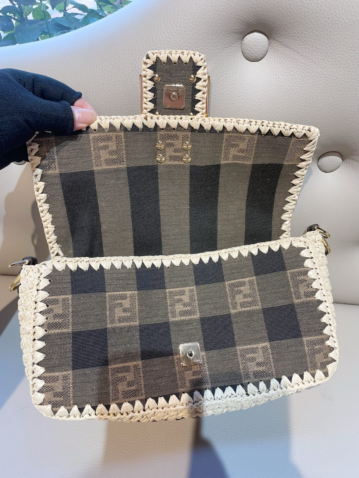 Fendi Medium Raffia Woven Baguette Bag （26×13×7）cm