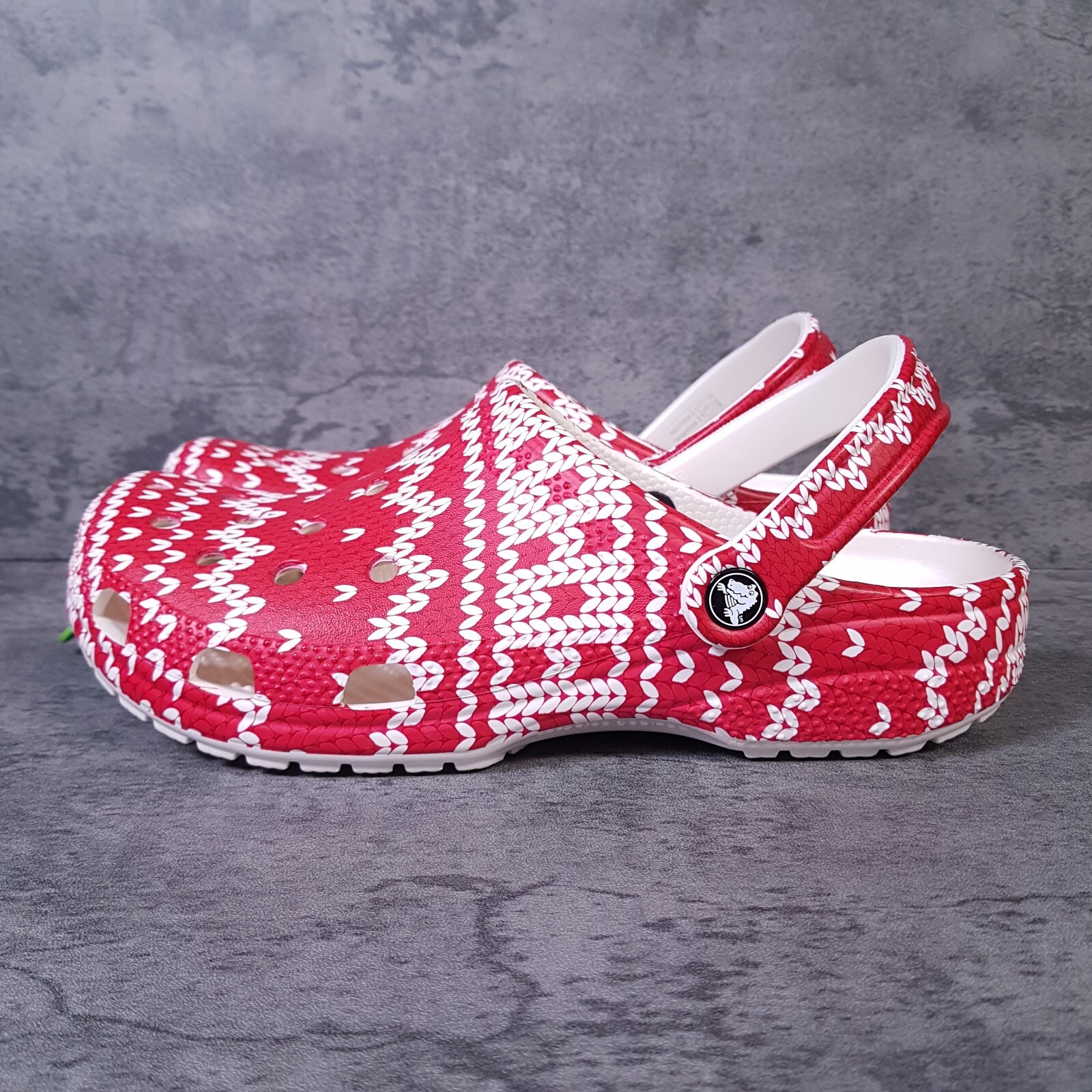 CROCS Unisex Classic Holiday Sweater Clogs Mens 4-13 Red White Christmas