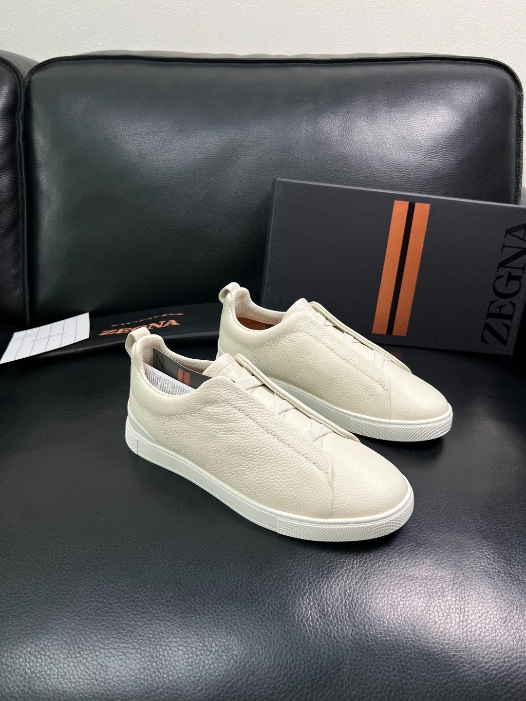 Men Zegna Off White Pebble Grain Calf Leather Concealed Elastic Laceless Slip On