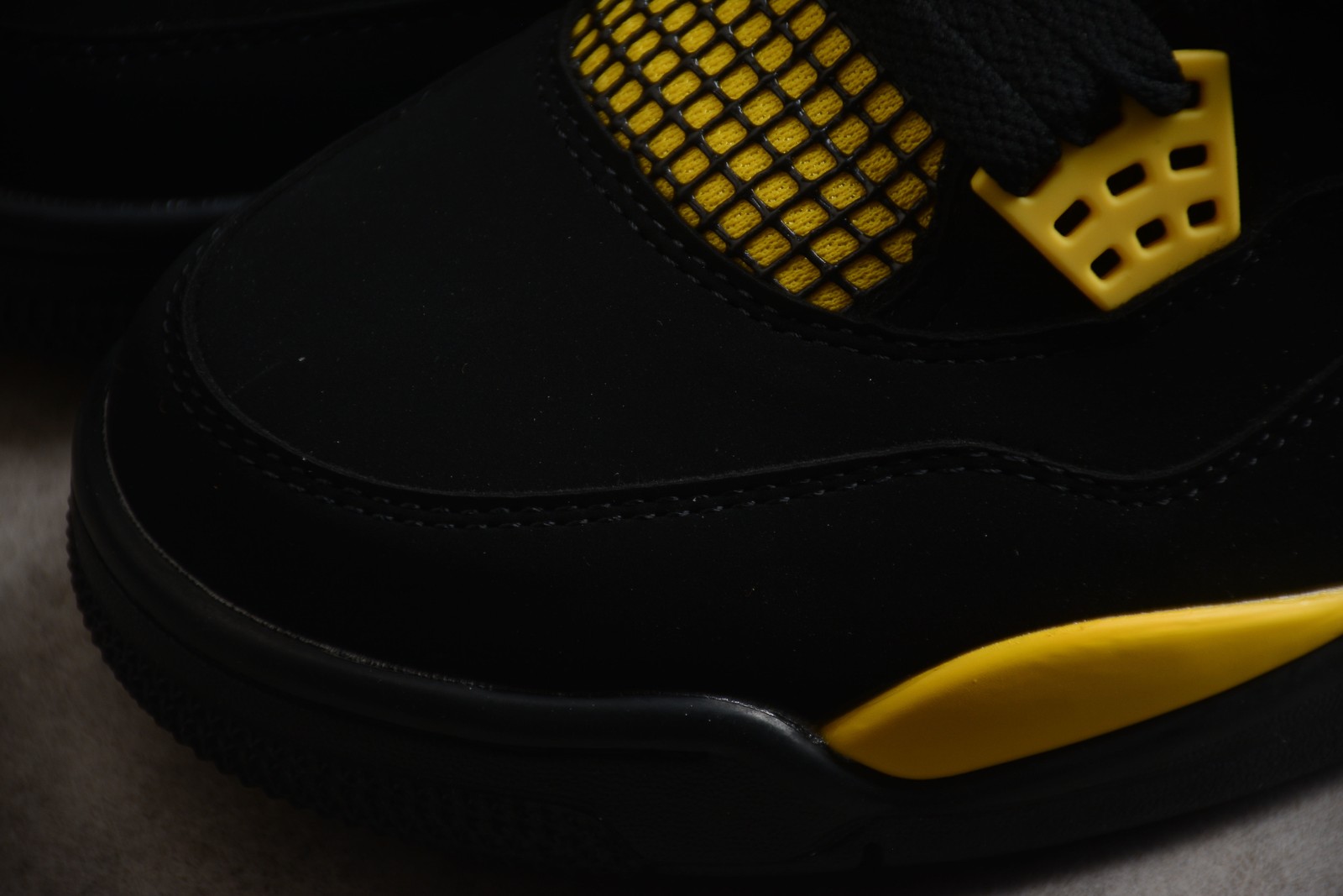 AJ 4 Retro Yellow Thunder 2023 DH6927-017 in Stock