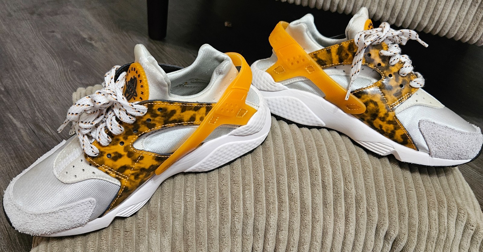 Nike Air Huarache “Tortoise Shell” Phantom-Light Curry Womens 7.5 DQ9317-001