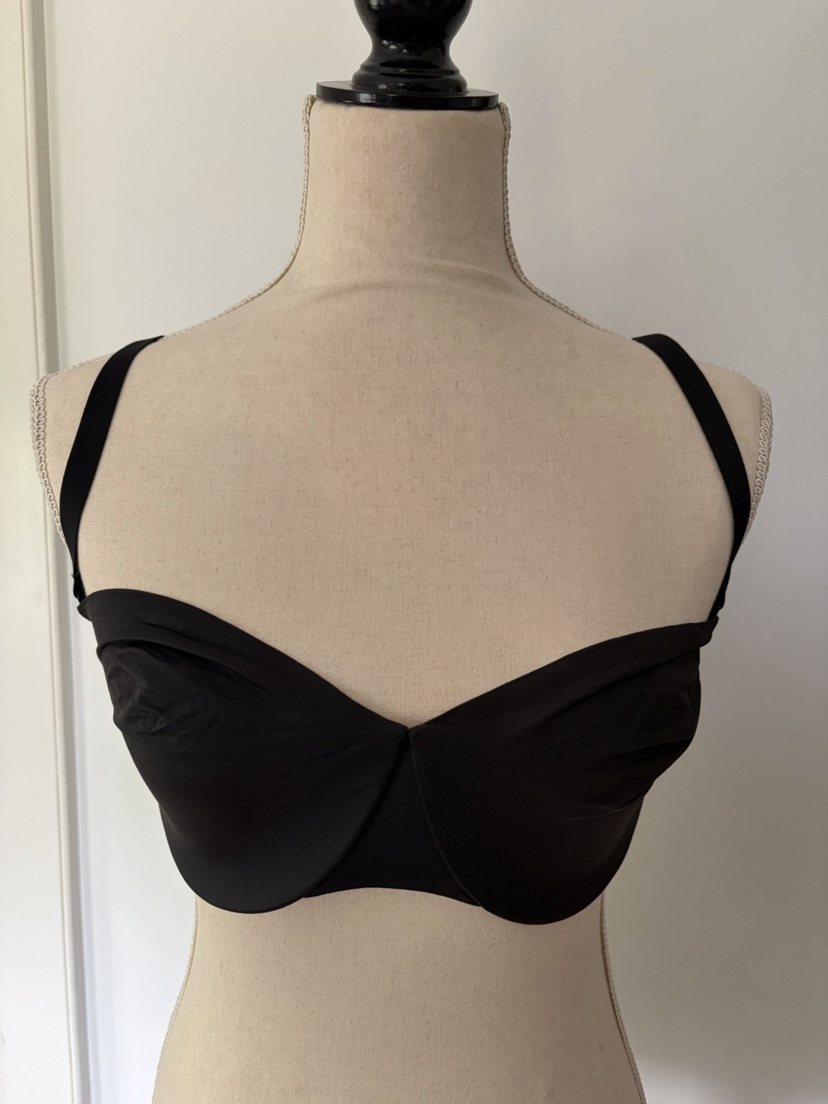 NWT~SKIMS SMOOTHING UNLINED STRAPLESS BRA~ONYX BLACK~SIZE 36DD~BA-BAN-2607