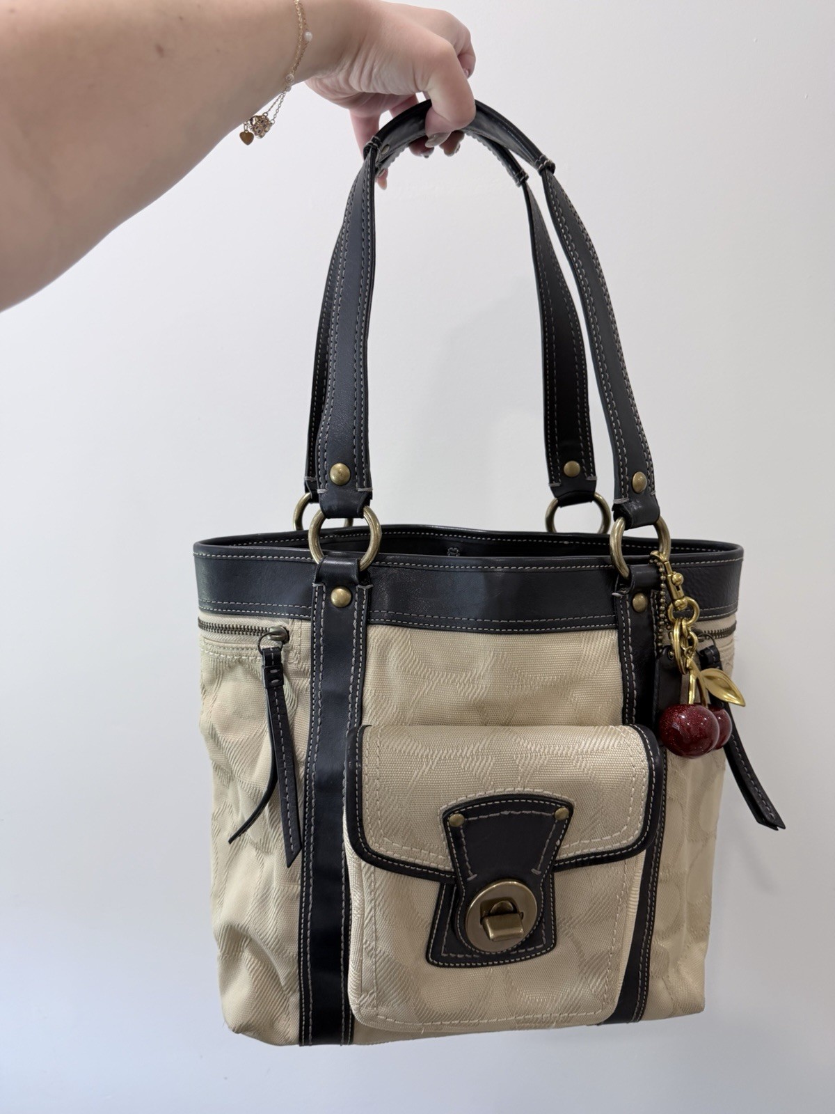 Coach Signature Beige/Black Tote Bag Turnlock Zip Gold Hardware.