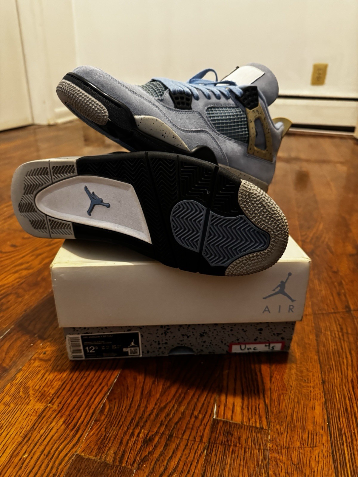 Air Jordan 4 Retro UNC