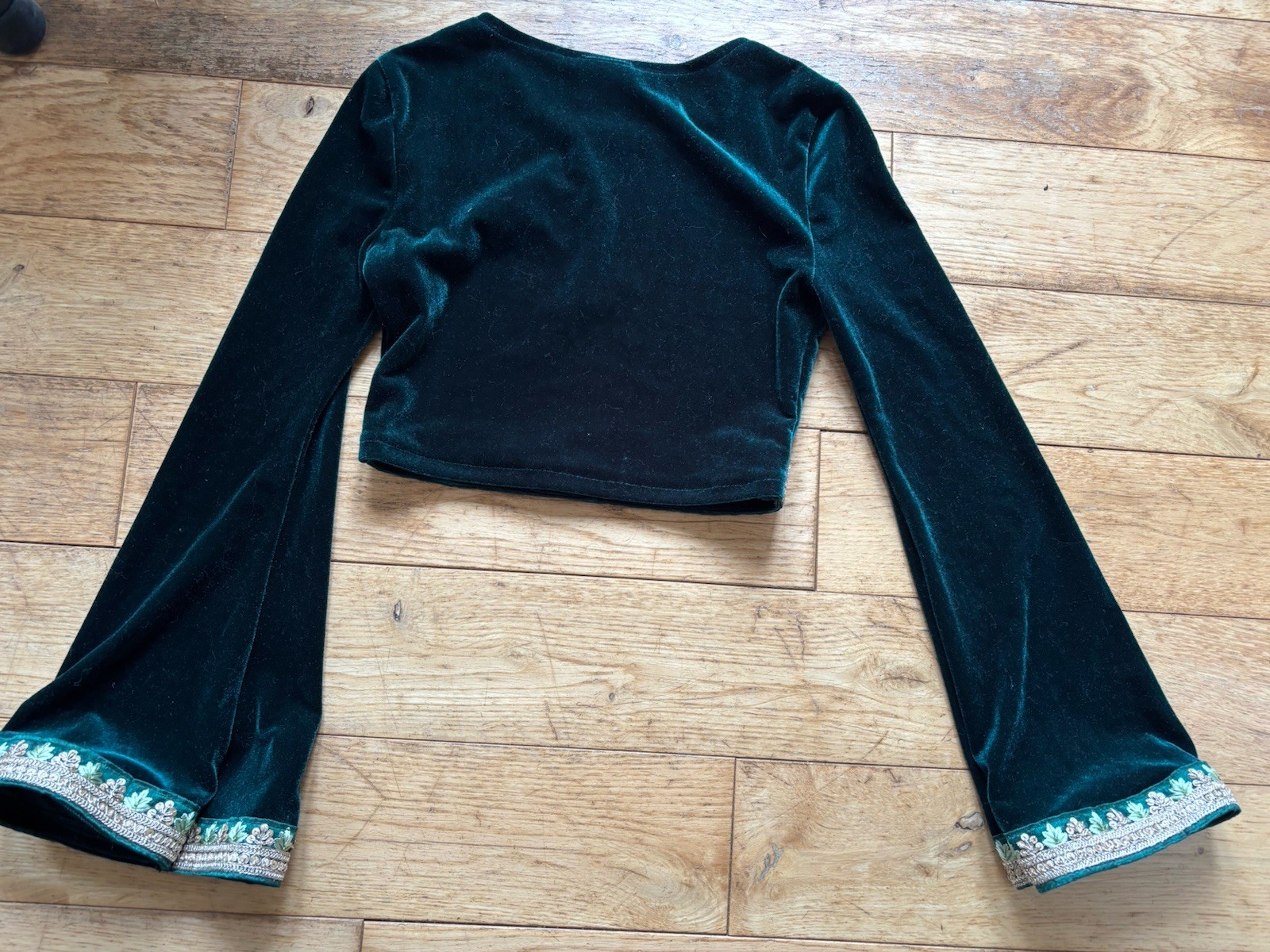 Soleil Store Handmade Dark Green Velvet Bell Crop Top – Size 6
