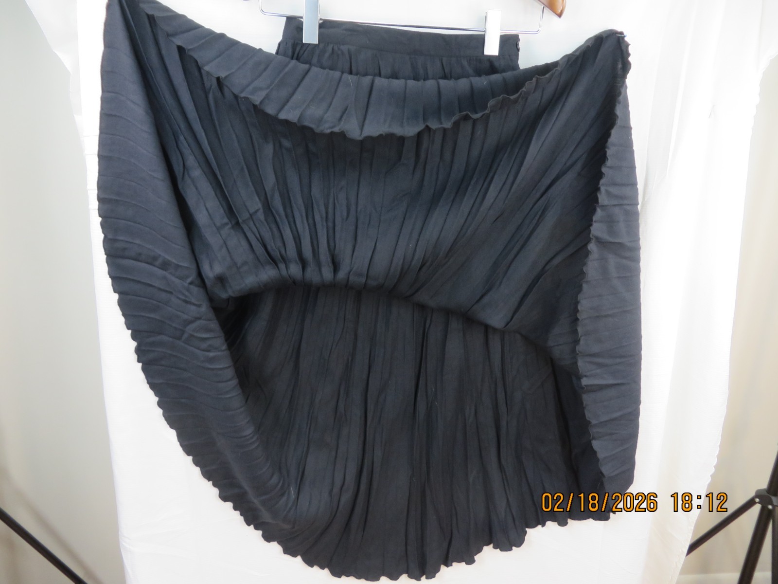 TWEEDS SZ 10 Rayon/Wool Charcoal Crinkled-Crushed Woven Fabric Wide Long Skirt
