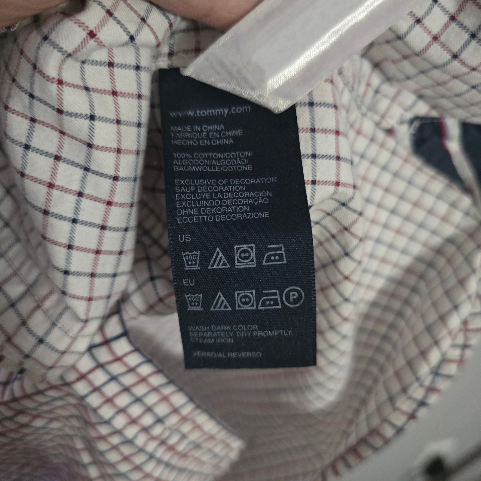 Tommy Hilfiger Men’s Custom Fit Button Down Shirt Red Blue Plaid Large