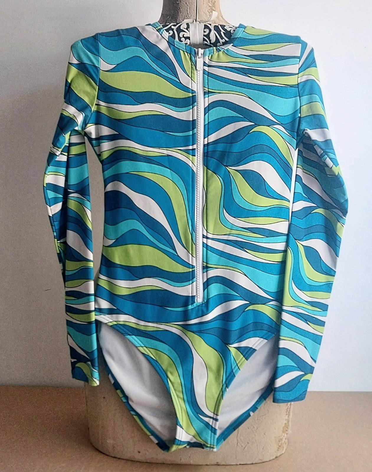 MICHAEL KORS – MULTI COLOR LONG SLEEVED SWIMSUIT SIZE 8 Excellent Condition
