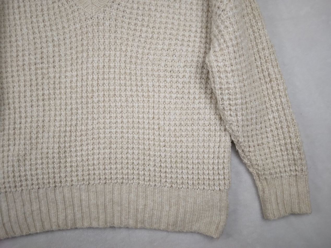 American Eagle Women’s Large Ivory V-Neck Chunky Knit Acrylic Blend Sweater