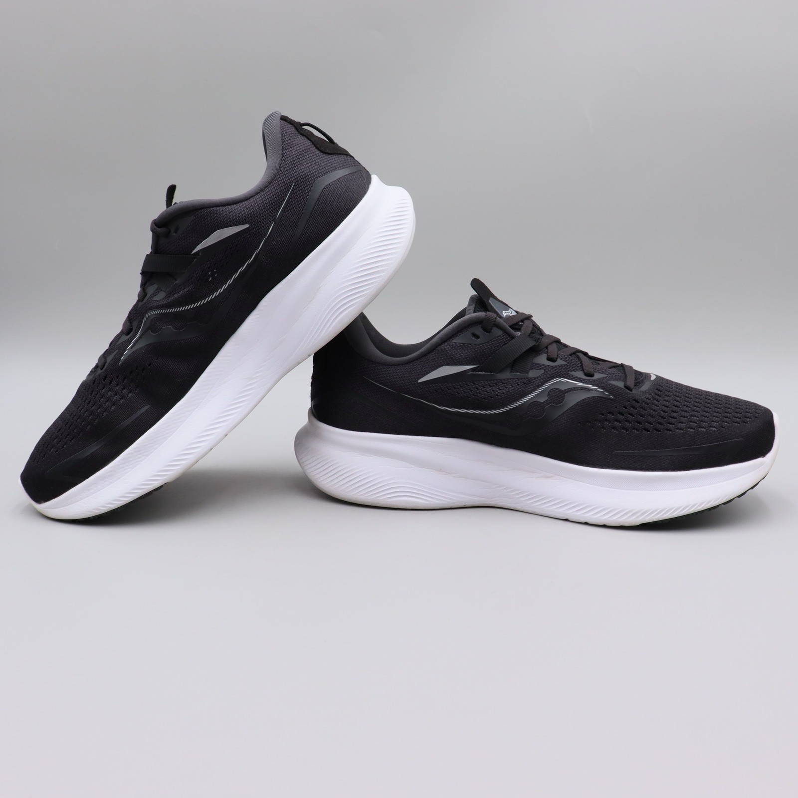 Saucony Ride 15 Womens Size 11.5 Wide US Black White Athletic Running Shoes
