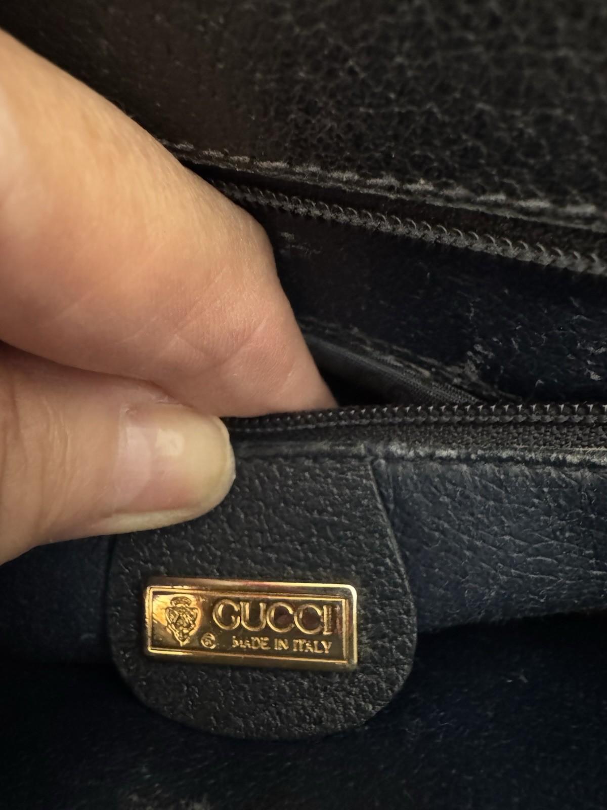 Gucci GG Supreme Monogram Beige/Black Medium Crossbody w/ Detachable Strap