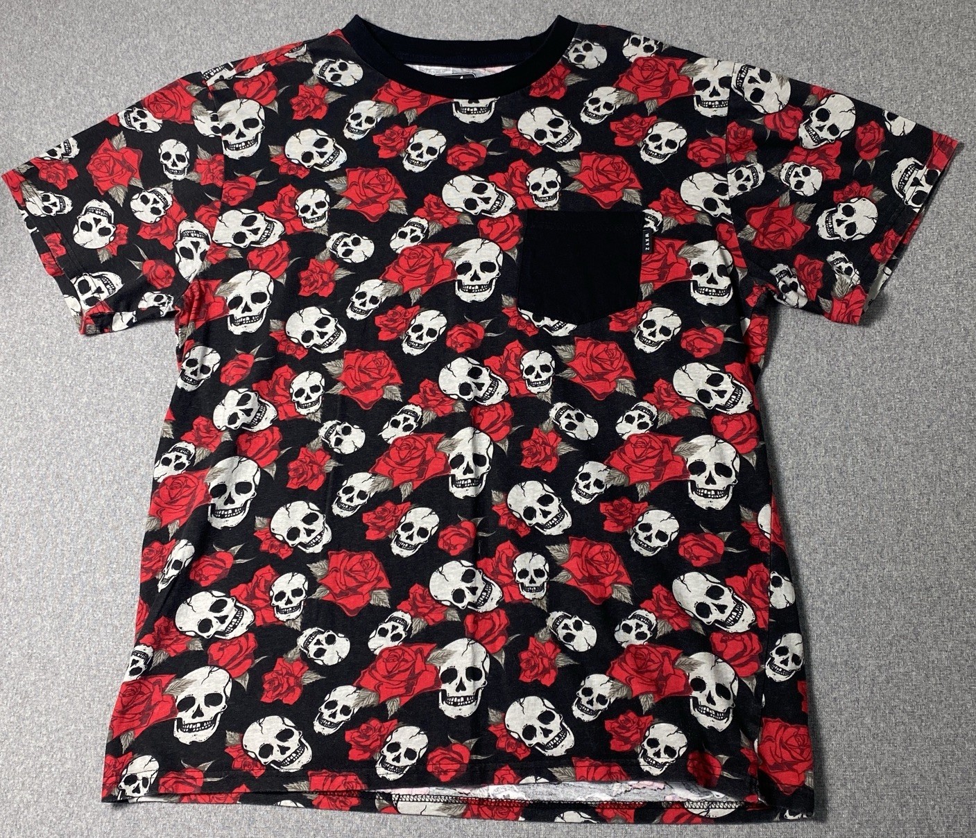 WXYZ Men’s Skull and Roses T Shirt Large