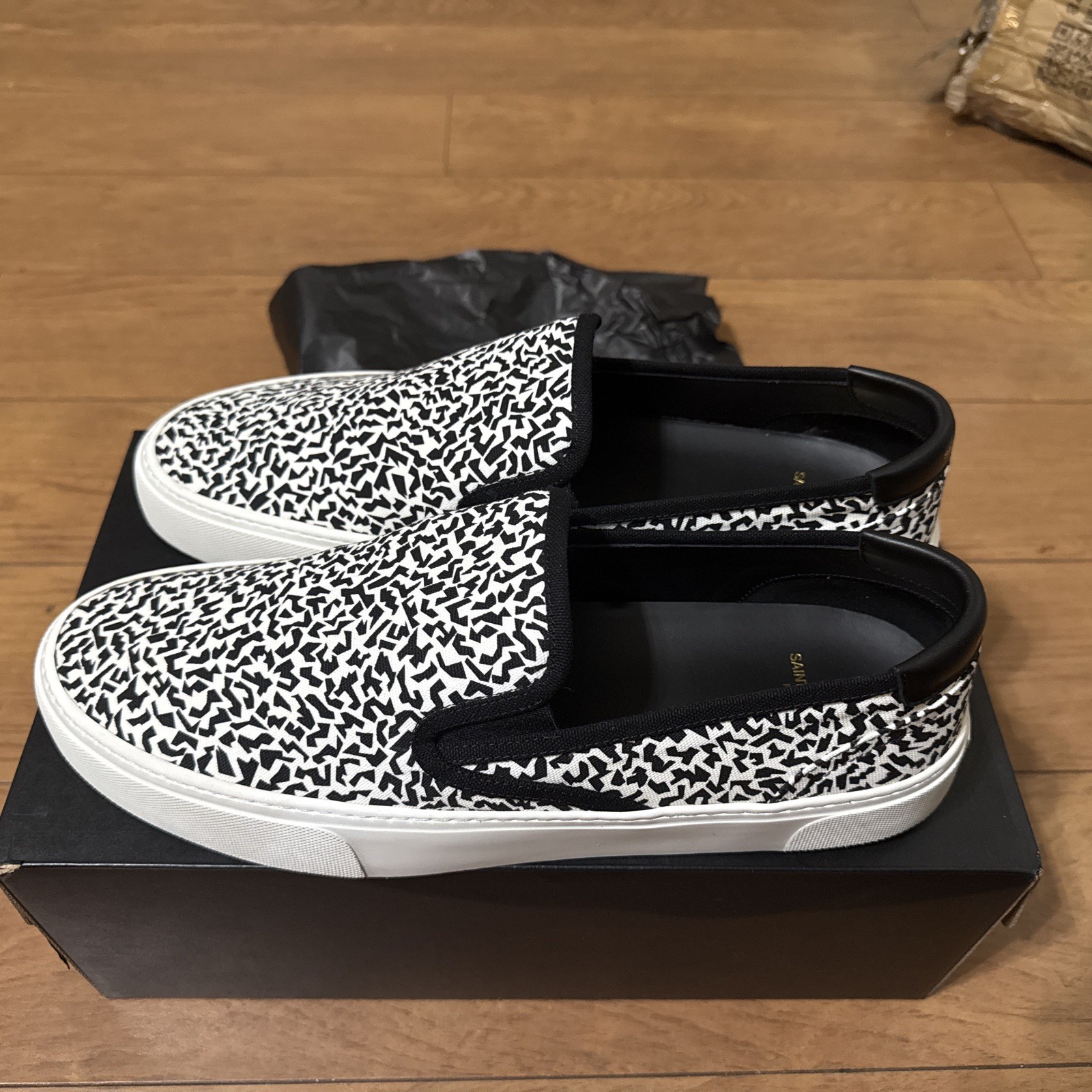 $330 Saint Laurent Black / White Venice Sneakers size US 15, EU 48 Made in Italy