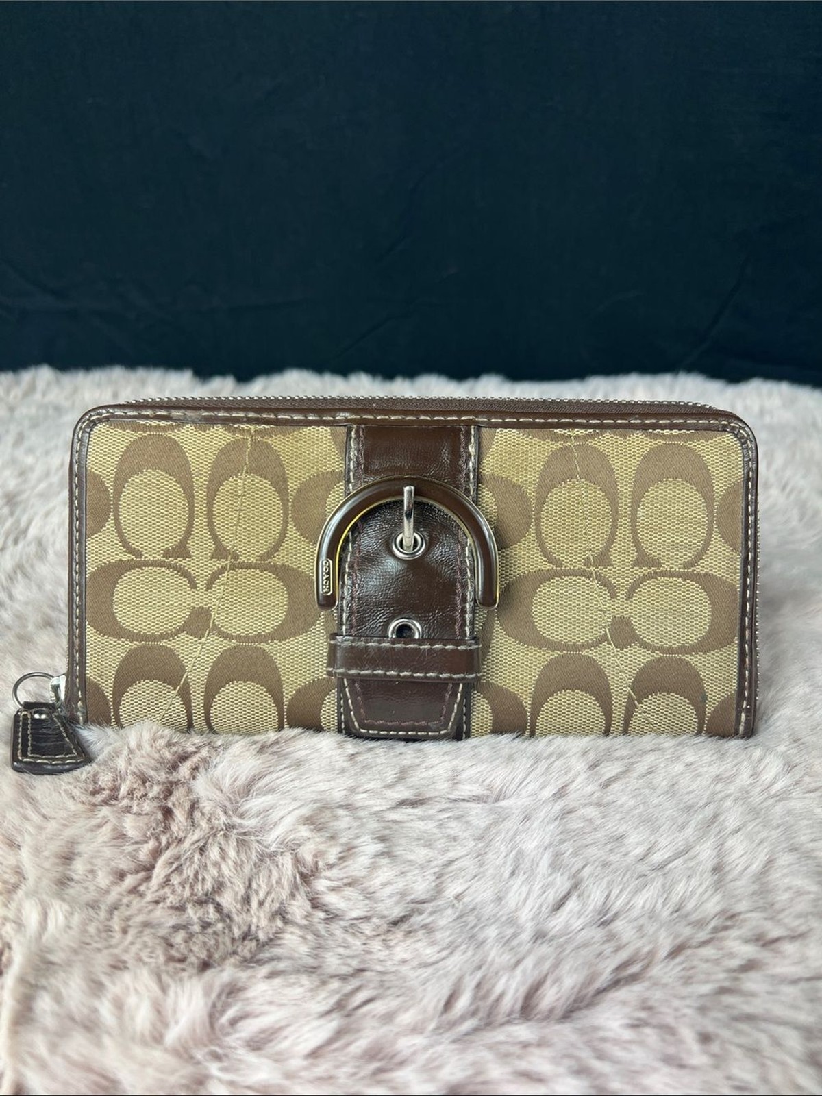 Coach Vintage Soho Signature Jacquard Buckle Zip Around Wallet Khaki Brown EUC