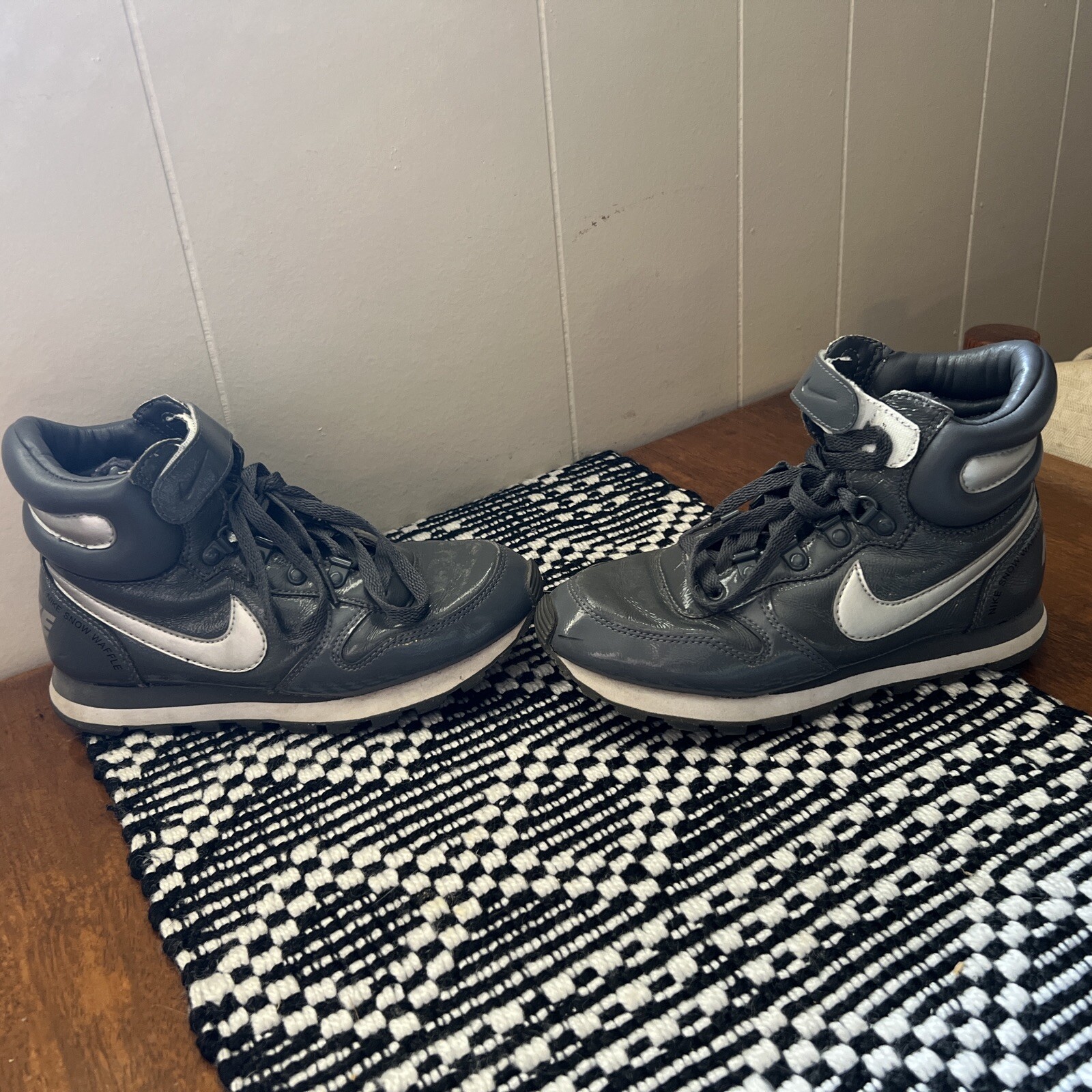 Nike Snow Waffles Gray