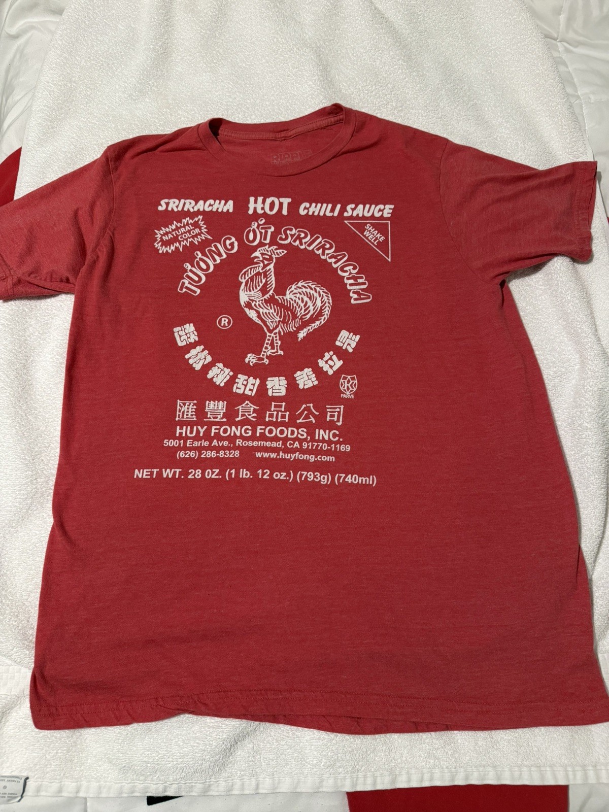 Sriracha Hot Chili Sauce T Shirt Mens large red Huy Fong Foods Inc Rooster logo