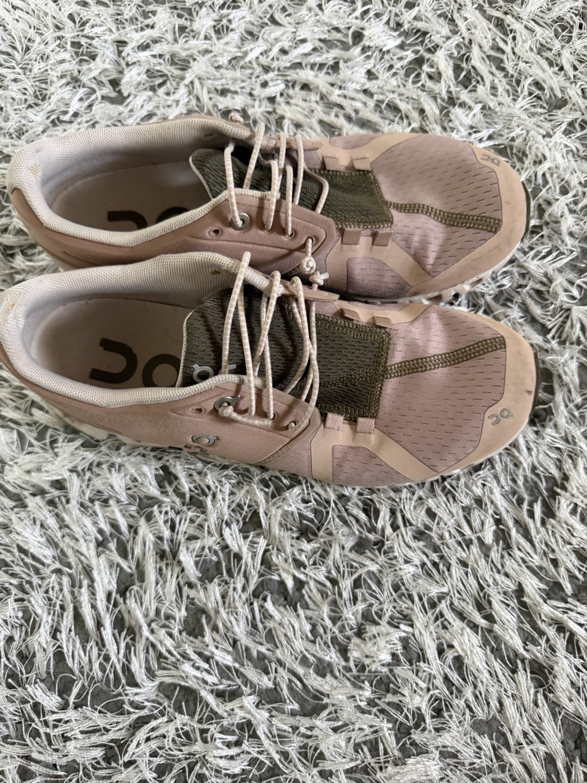 Women On Cloud Sneakers Size 7.5