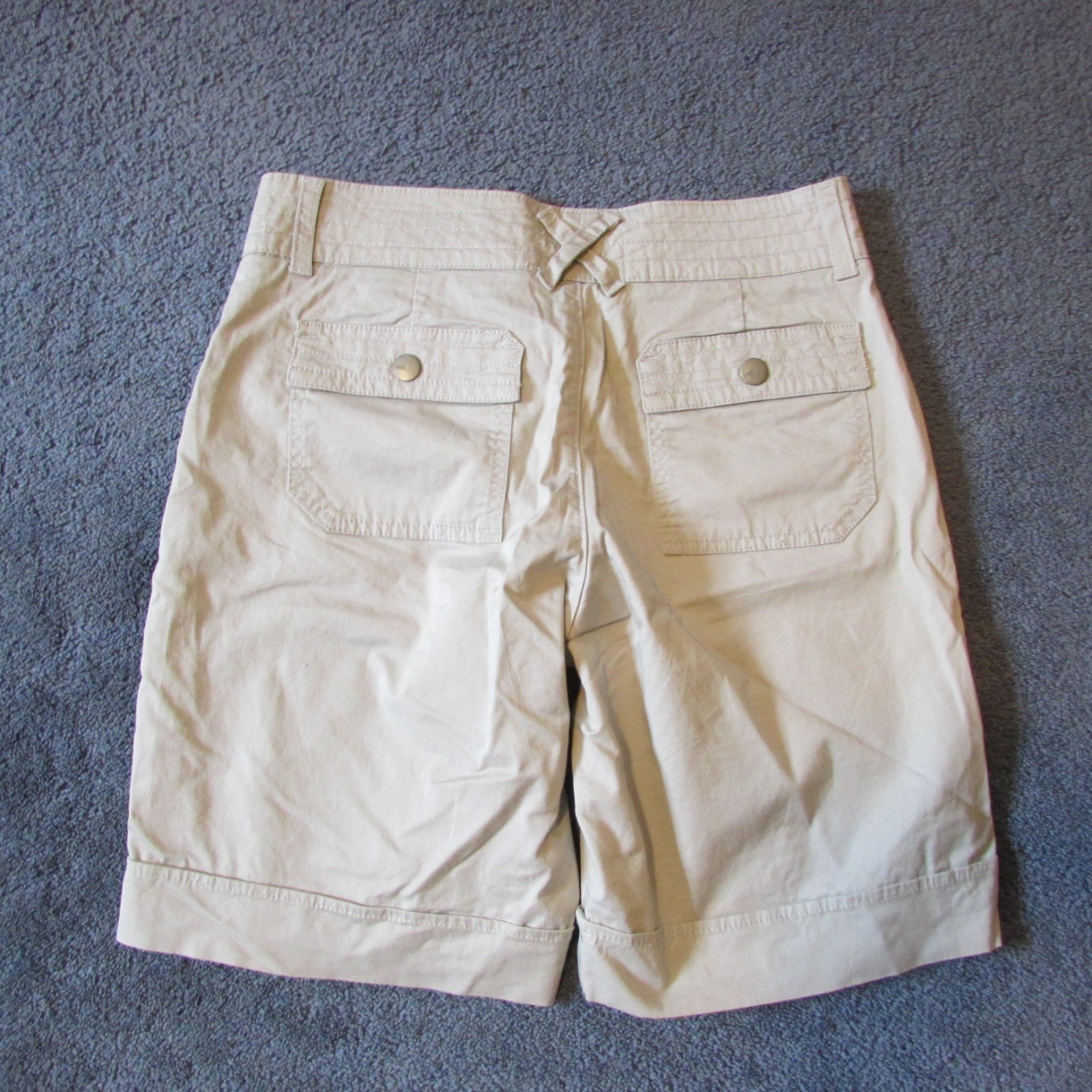 NWOT Lee Just Below Waist 8 Beige Bermuda Shorts Longer Leg Deep Pkts