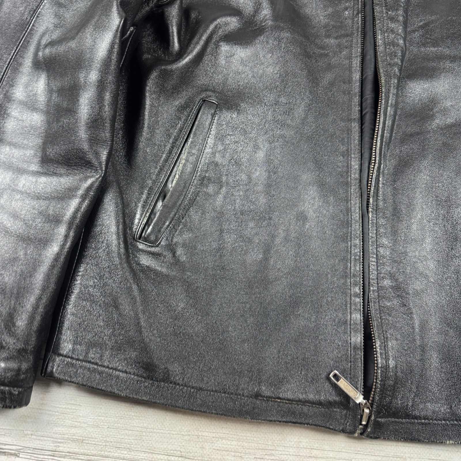 Grandeur Vintage Black Leather Jacket Minimalist Zip Up Classic Coat