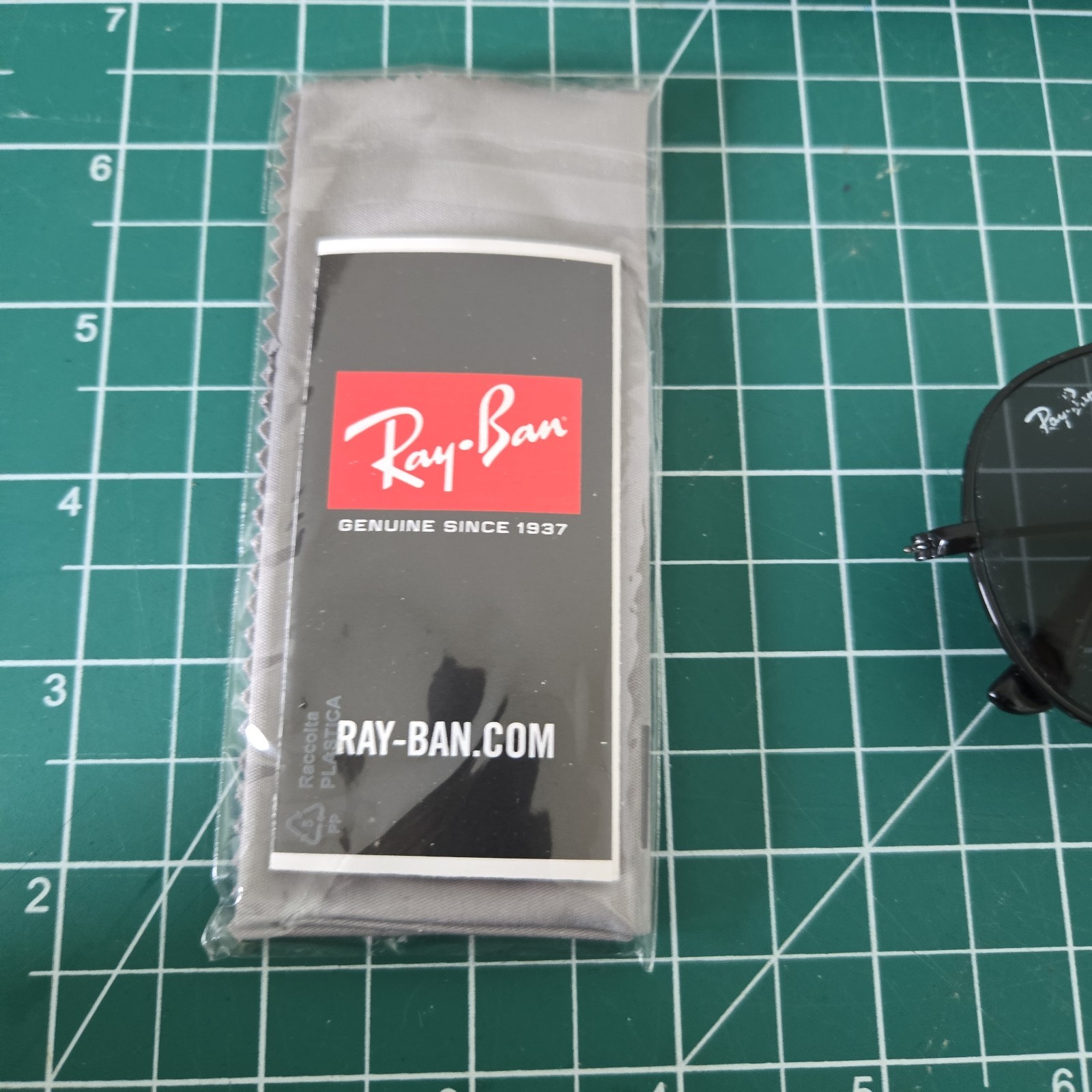 Ray Ban Aviator Black Frame Dark lenses w Case Marks on Right Ear Piece