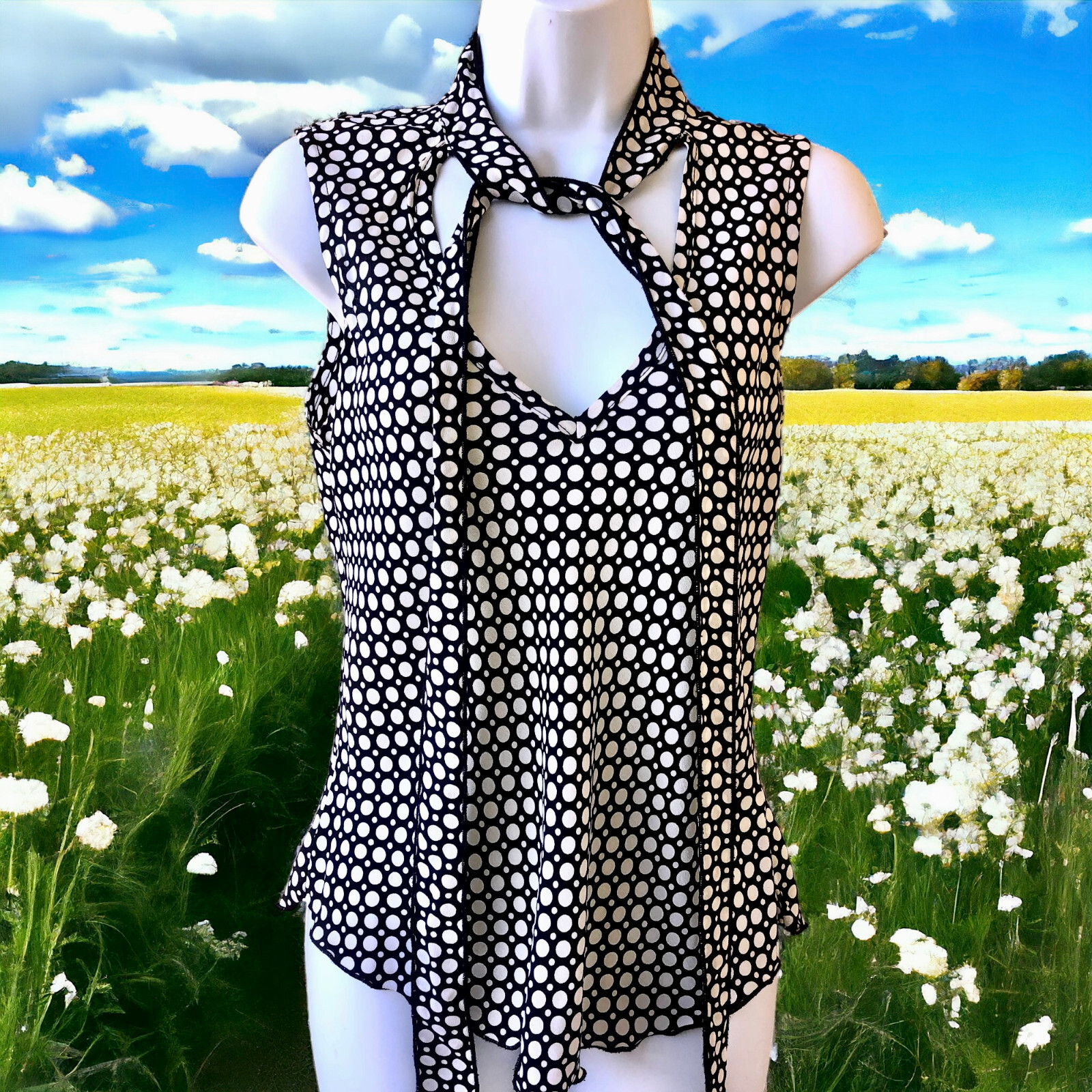 Urban Outfitters Sleeveless Top Blouse Womens size Medium Poka Dot Neck Tie