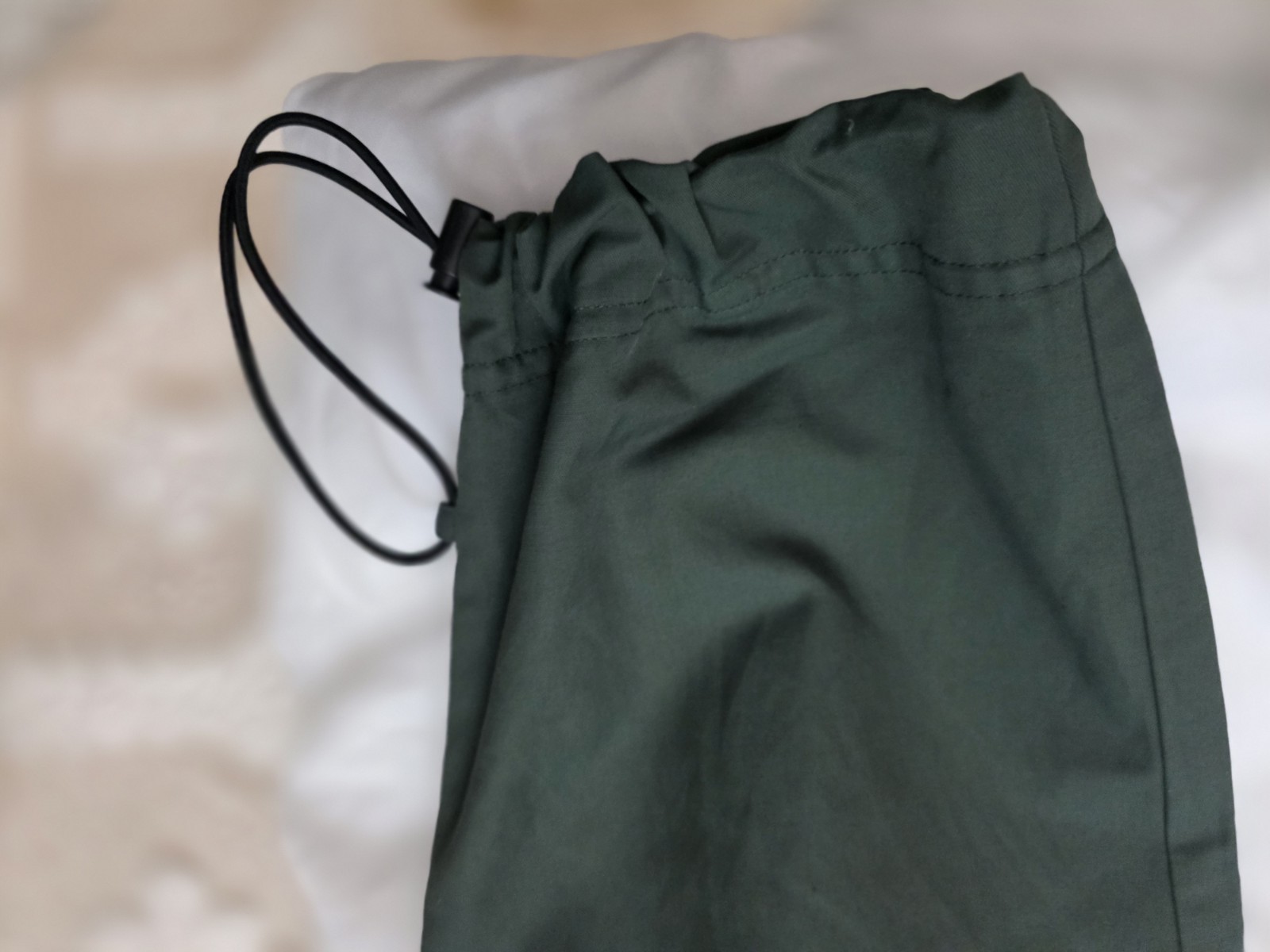 Nike Men’s Green Cargo Pants L Regular Fit Tapered Leg Drawstring Pockets