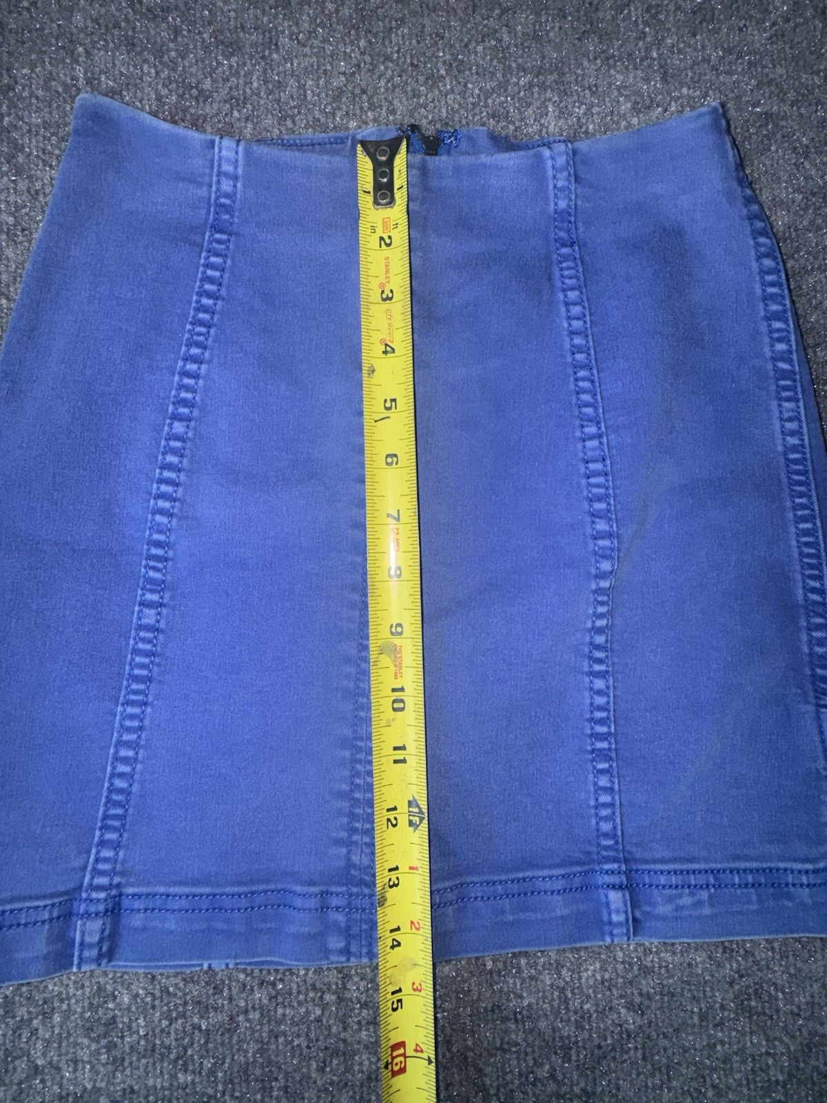 Free People – Modern Femme Novelty Mini Denim Skirt in Blue size 2