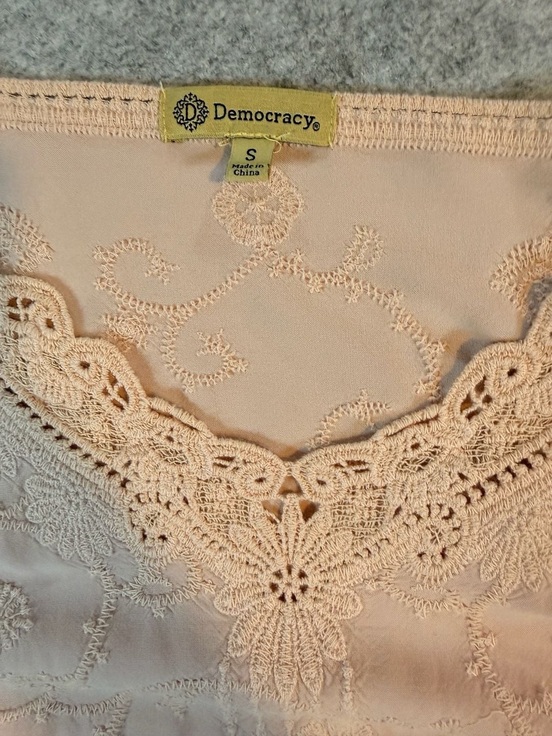 Democracy Short-Sleeve Open-Front Lace Ruffle Top Size Small