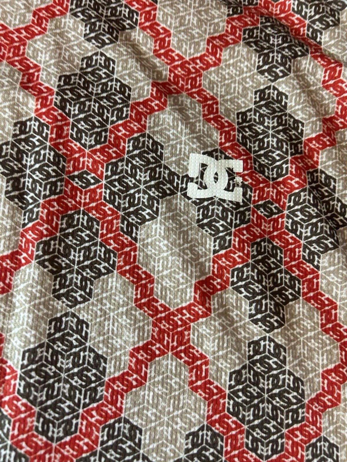 DC Shoes Geometric Logo Long Sleeve Performance Shirt Mens Large Red Gray Top