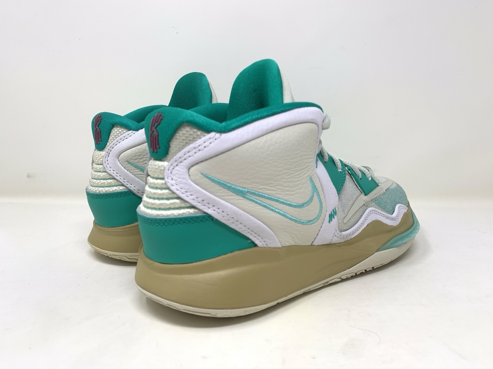 CZ0204 002 Nike Kyrie Infinity x Sue Bird Golden Tribute Keep Sue Size 8 Men’s