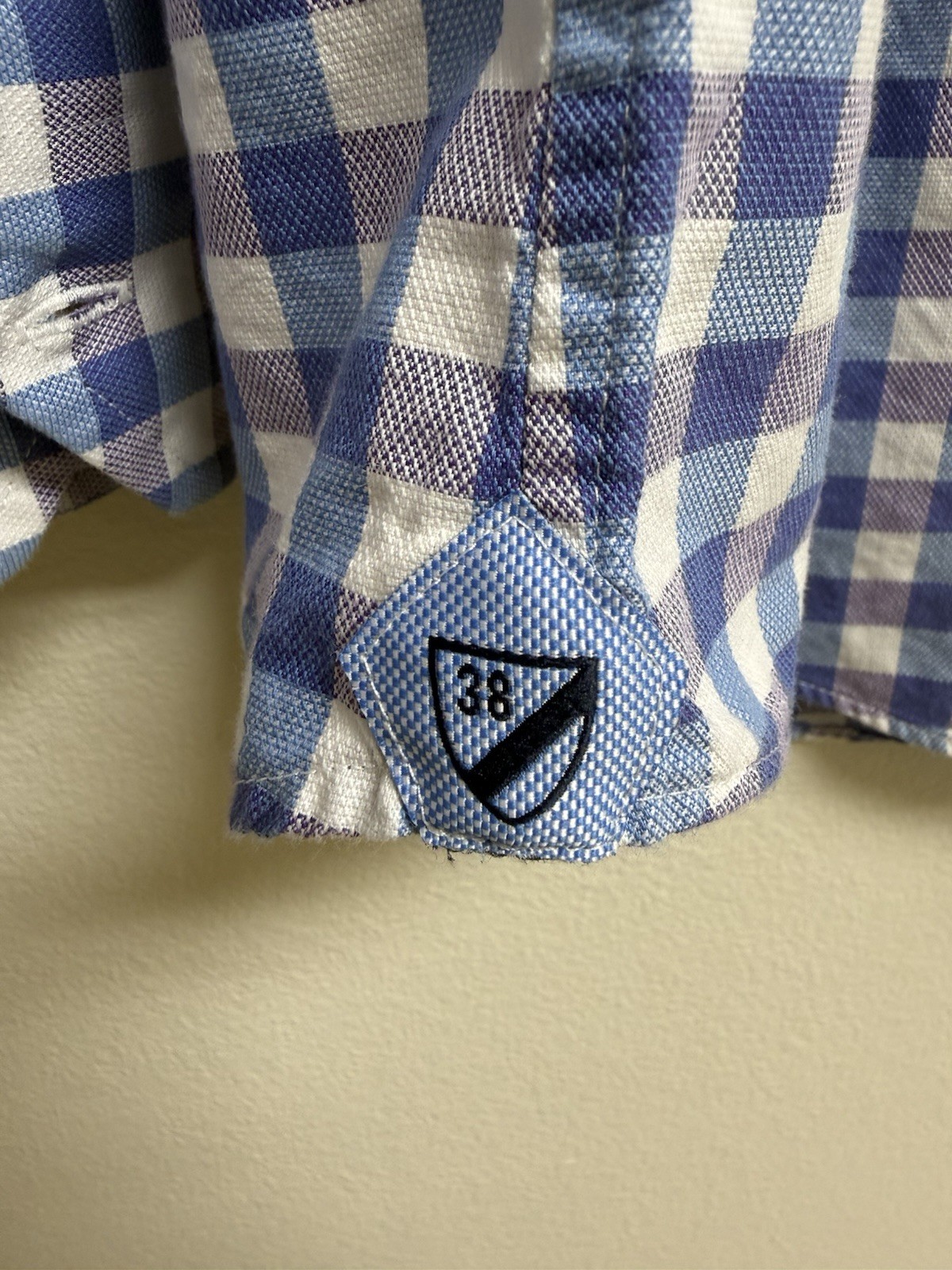 Cremieux men’s Blue Plaid Button-Down Shirt size M