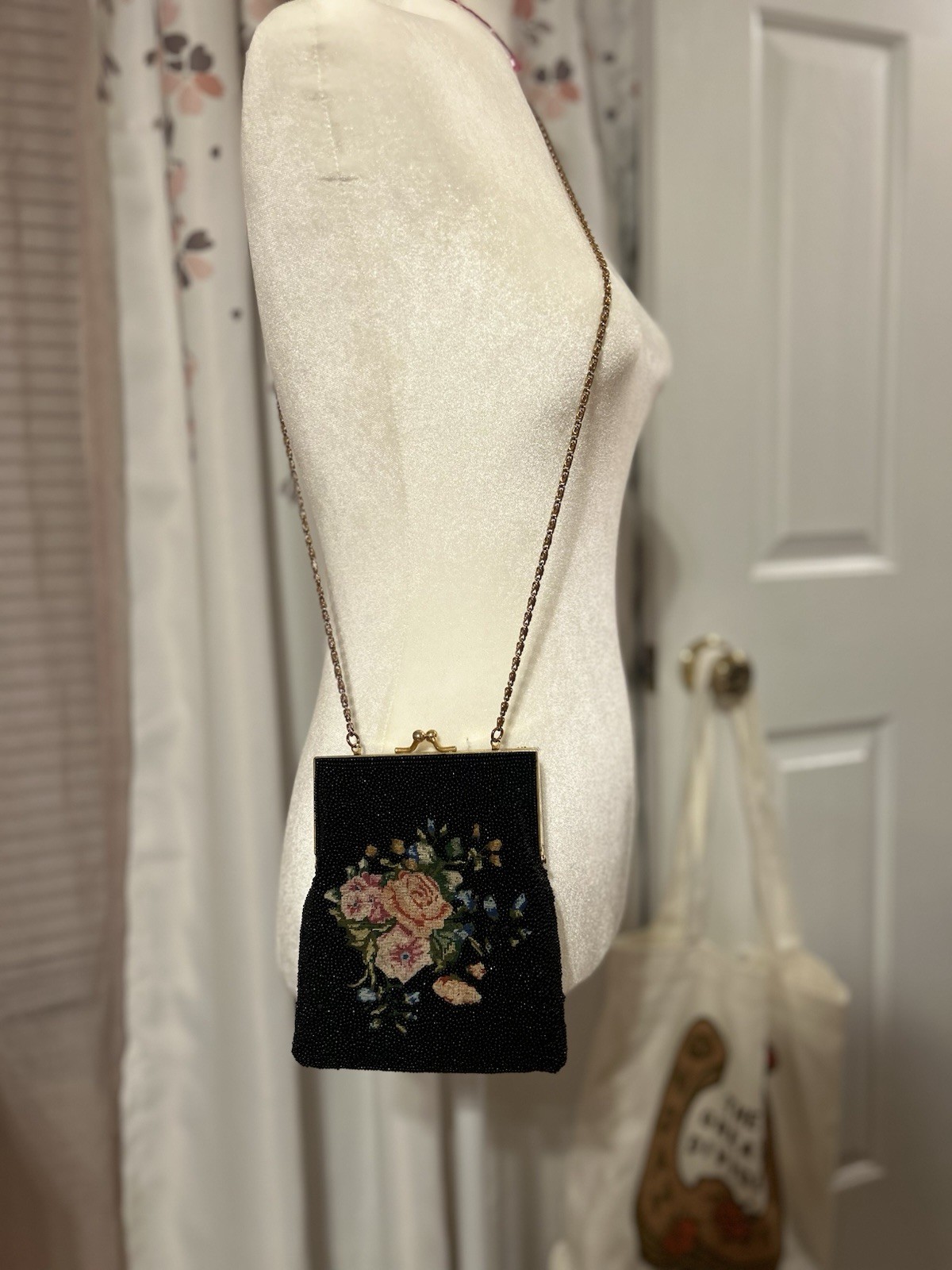 Vanessa Black Beaded Floral Shoulder Bag Kiss Lock Chain Strap Gold Hardware