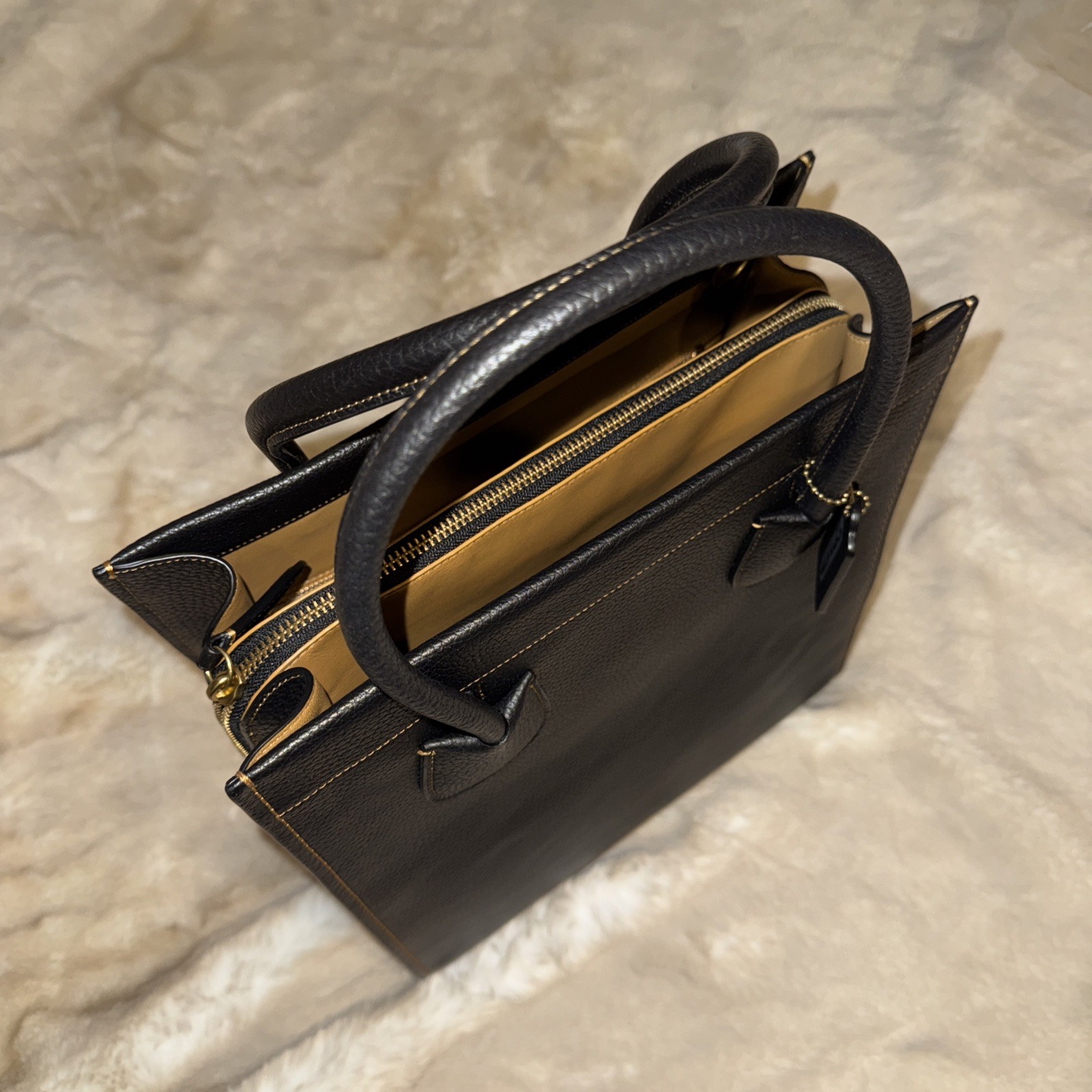 Coach 879 Glove-tanned Pebble Leather Cashin Tote 2 Black BNWT