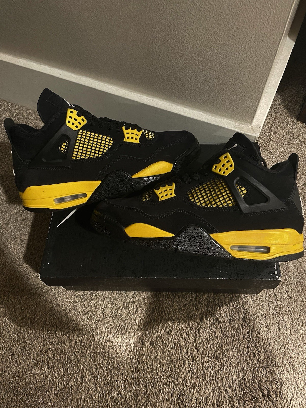 Size 8 – Jordan 4 Retro Mid Thunder