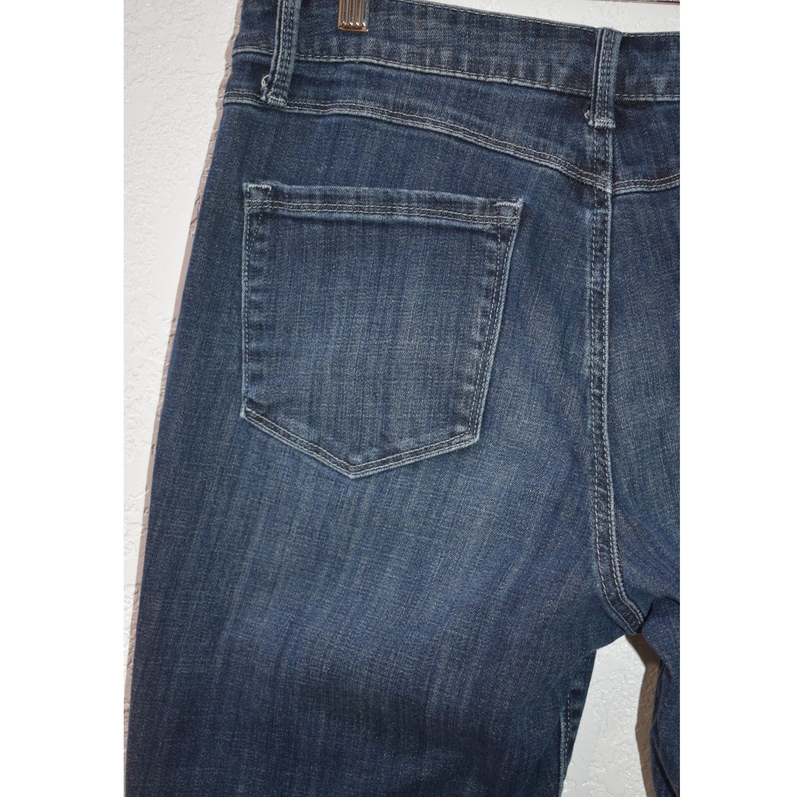 Laurie Felt Los Angeles Classic Weekender Crop Jeans Blue Denim 10 A367030