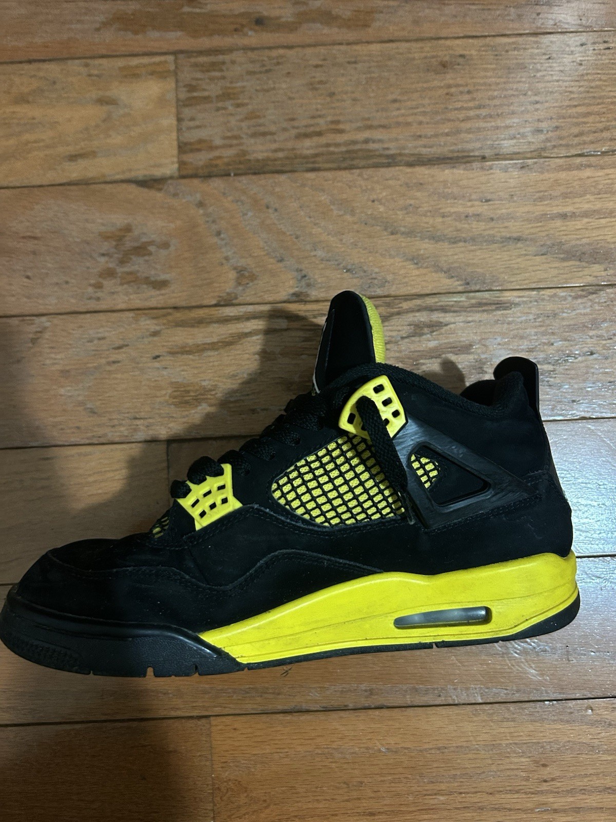 Size 9 – Jordan 4 Retro Mid Thunder