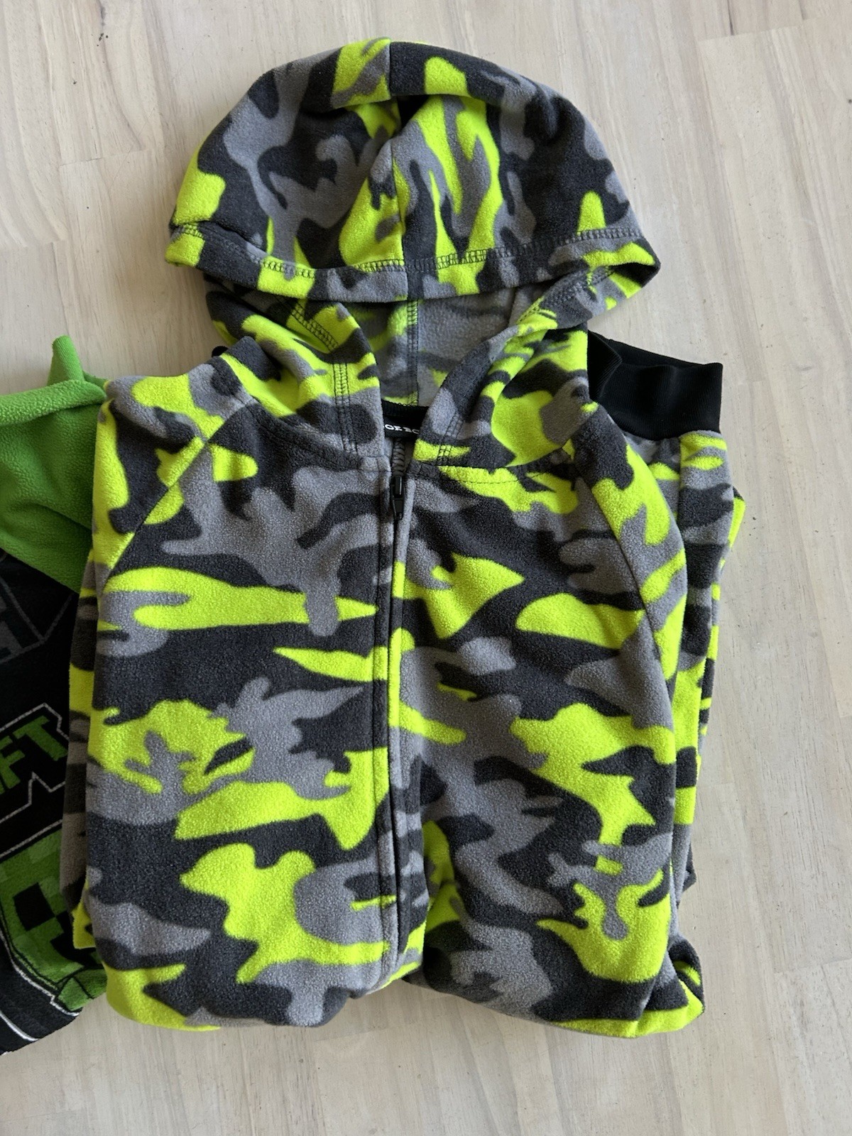 Minecraft & Camouflage Boys Size 12-14 Pajama Sets One Piece Full Zip Hoodie