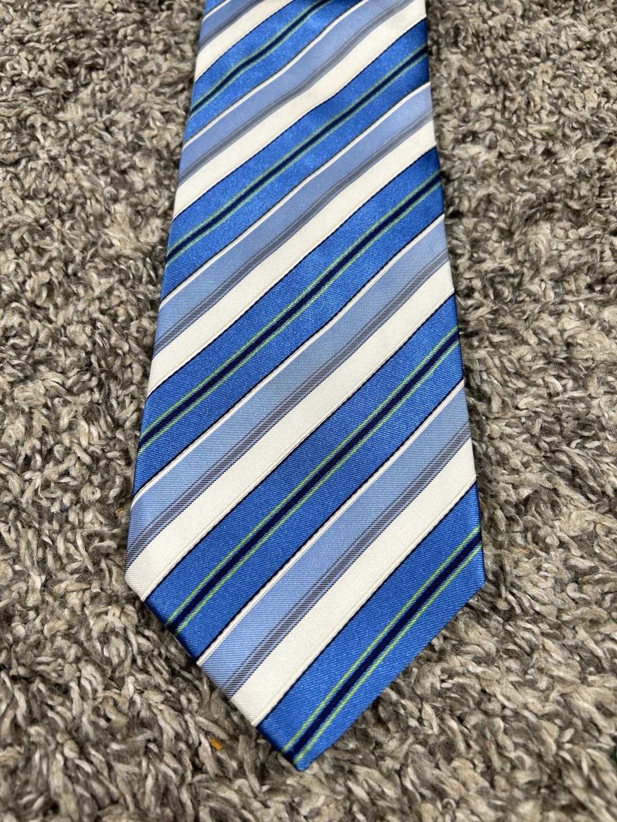 HUGO BOSS 100% SILK SHADES oF BLUE STRIPES Made In Italy