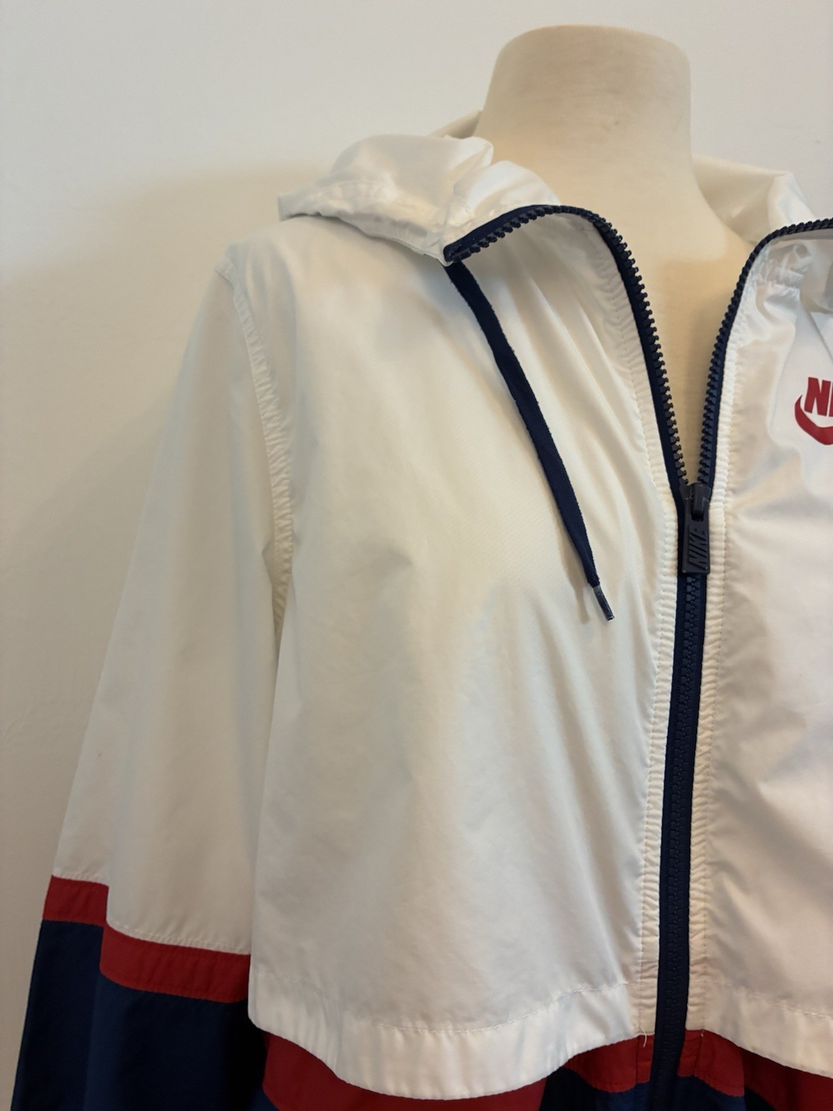 Nike Windrunner Jacket Womens Medium White Blue Red Hooded Full Zip Windbreaker