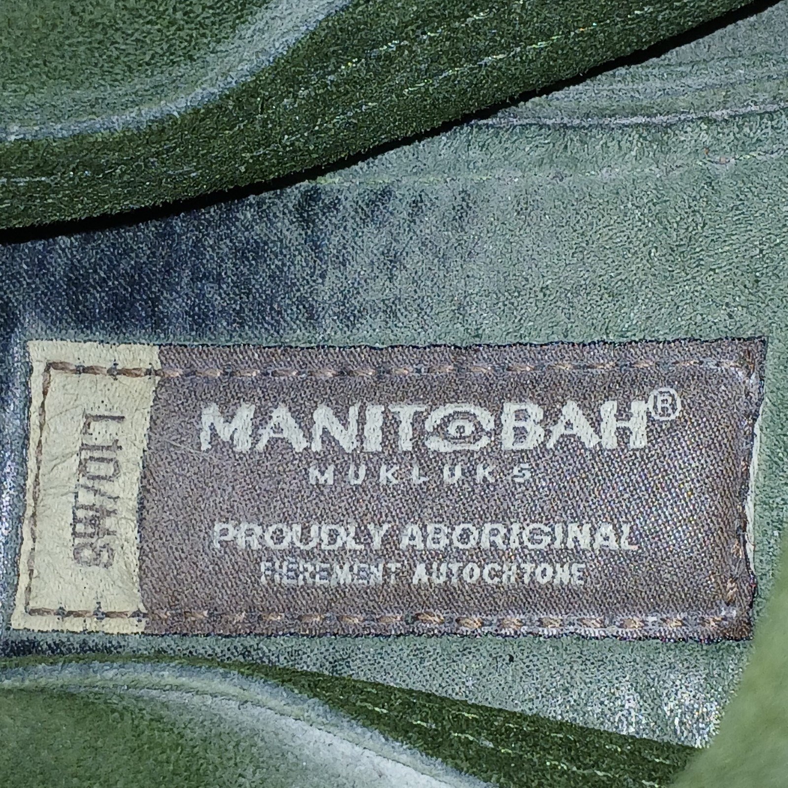 Manitobah Mukluks Olive Beaded Fringe Suede Moccasin Boots Vibram Sole Womens 10