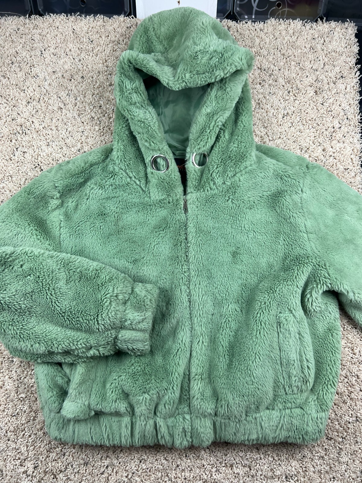Ambience Outerwear Women’s Green Faux Fur Fluffy Soft Jacket size L Full Zip