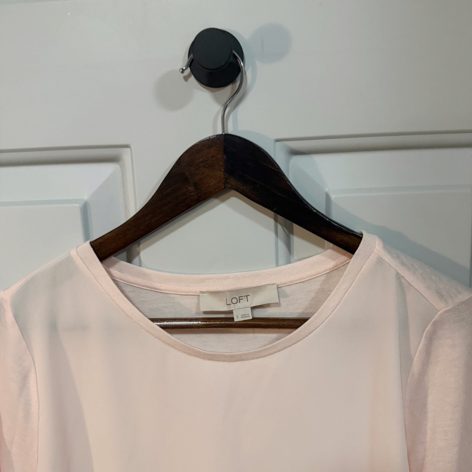 LOFT Top Womens Small Pink Long Sleeve Eyelet Scalloped Hem Crewneck Blouse