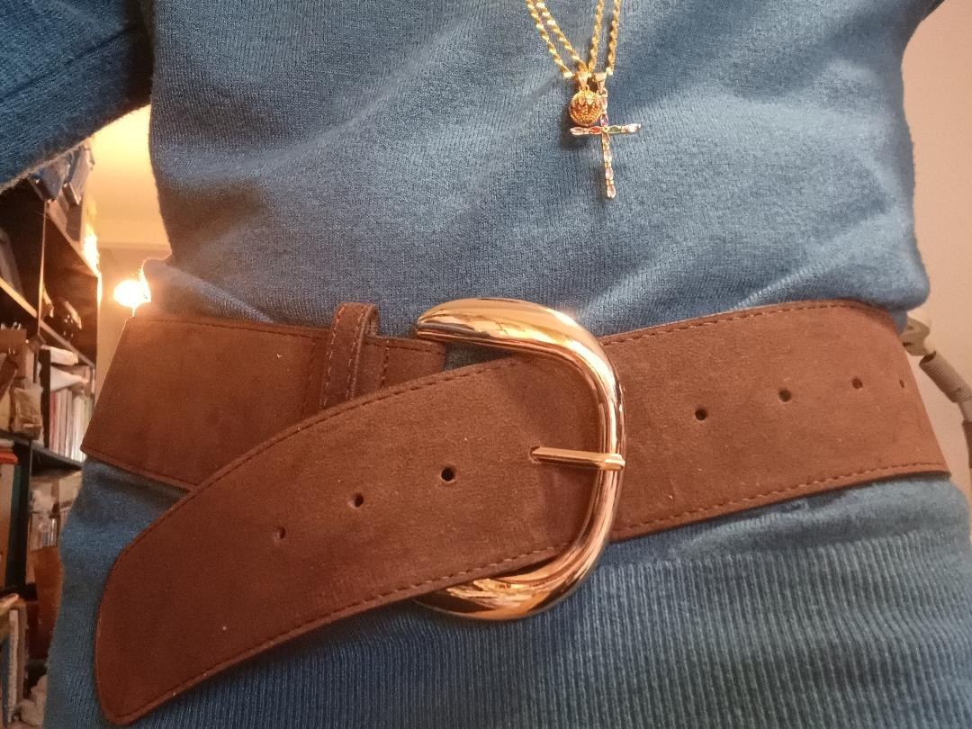 WOMEN BROWN MATTE SUEDE BELT GOLDEN BUCKLE Size M belt length is 43 in NEW
