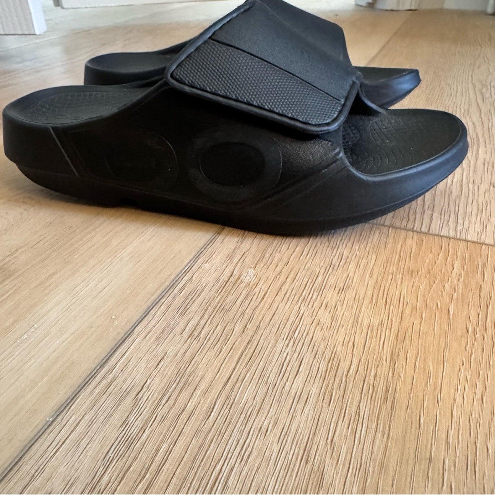 OOFOS OOahh Sport Flex Unisex Matt Black Recovery Slides Size: M: 5 W: 7 NWOT