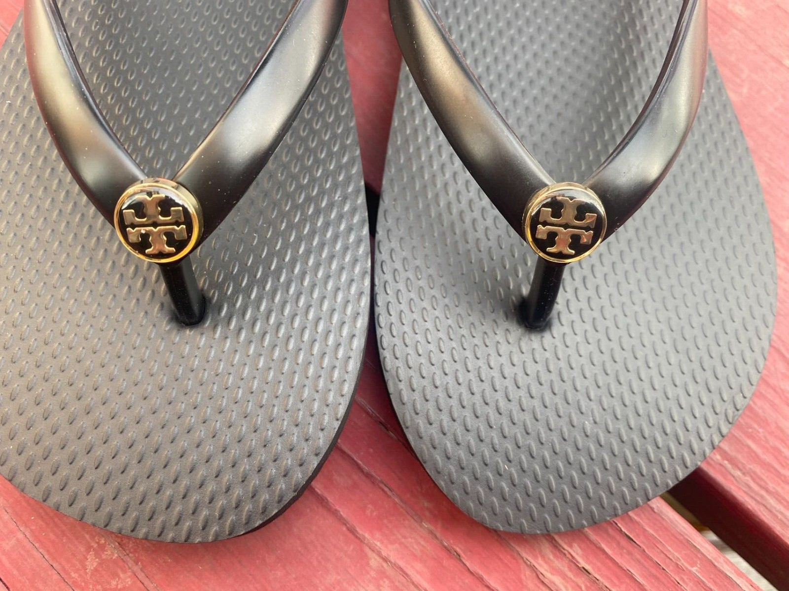 NWOB TORY BURCH MONOGRAM FLIP FLOPS (SIZE 7) thong sandals Solid Black-New