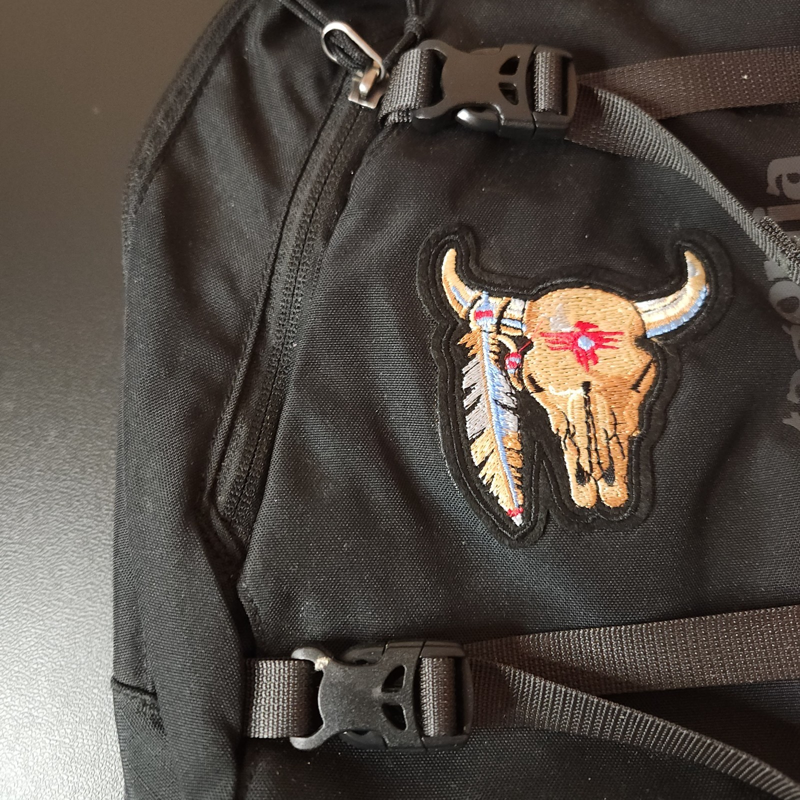 Patagonia Atom 8L Sling Bag Black Gray Crossbody Bull Skull Patch Hiking Travel
