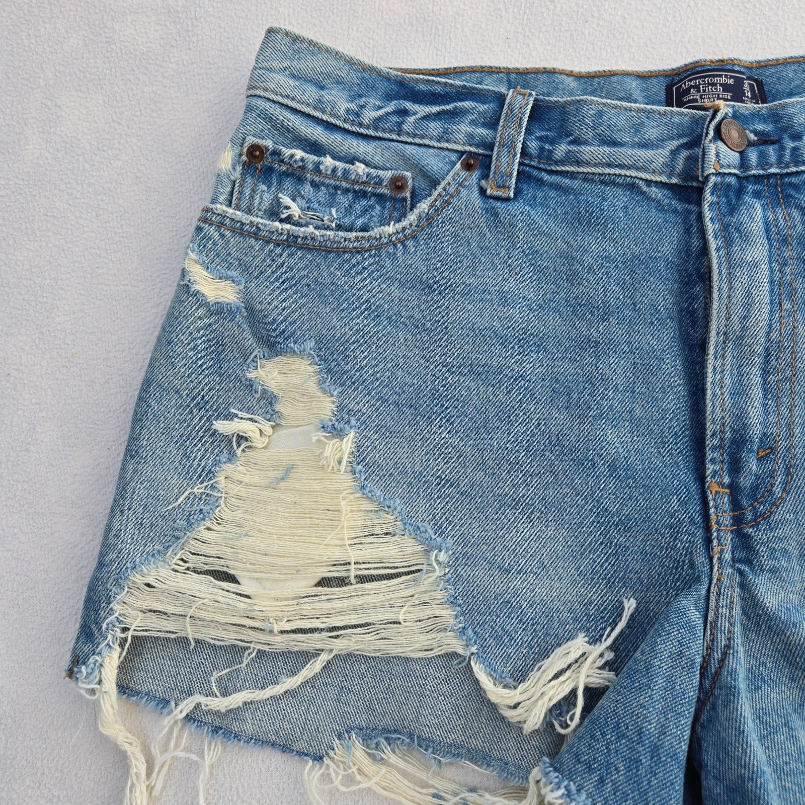 Abercrombie & Fitch Annie High Rise Distressed Shorts Light Wash Size 32/14 NWT