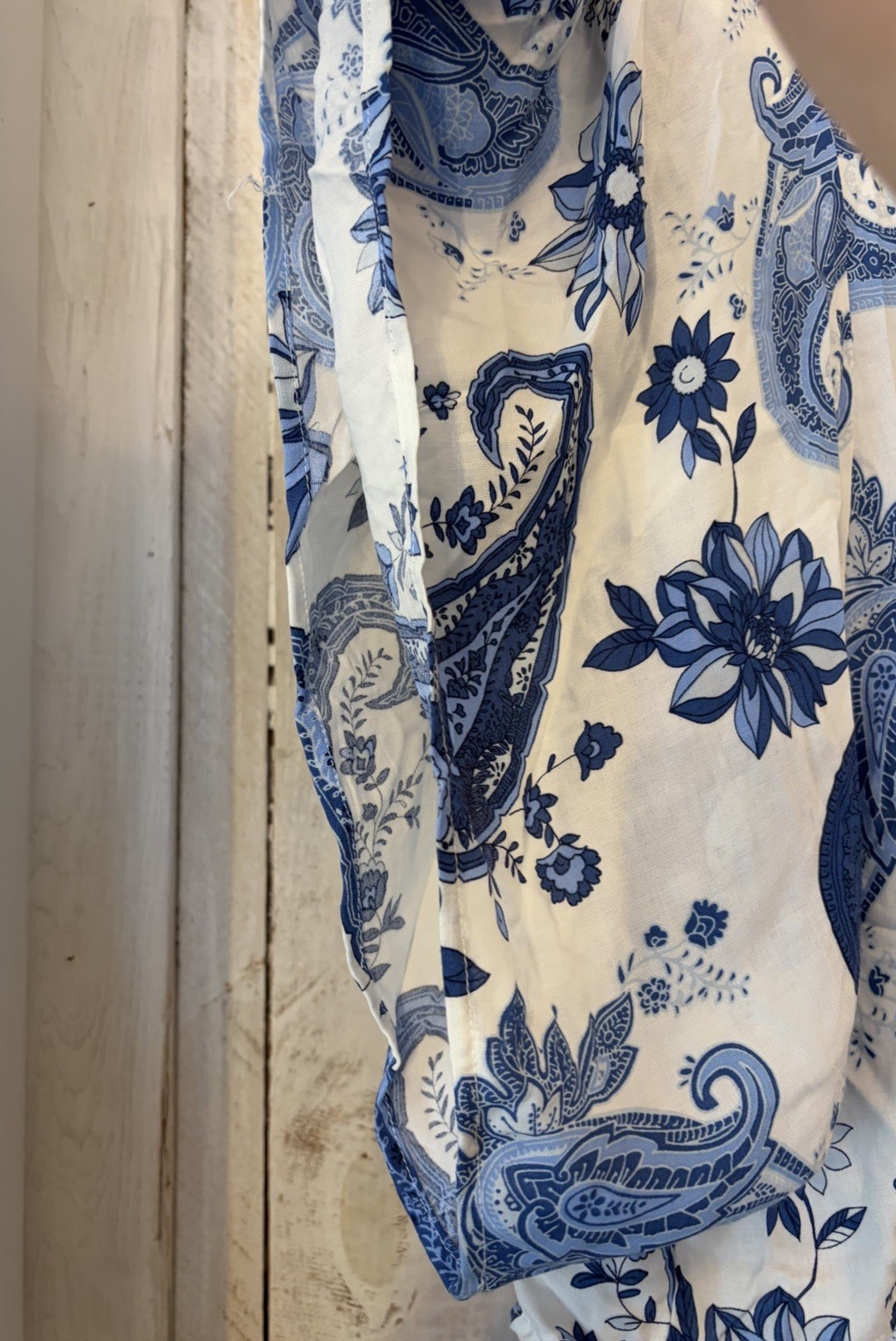 Unique Spectrum Blue White Floral V Neck Blouse Boho Flowy Top NWT Size Small