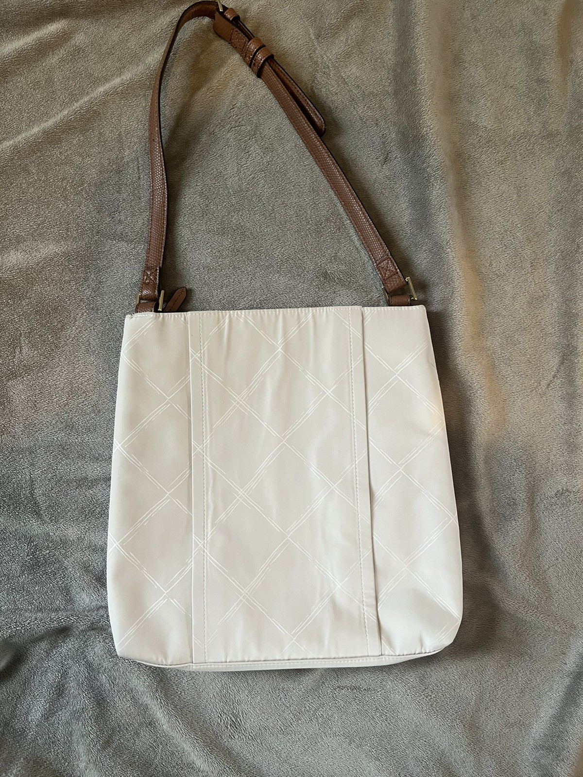 white vera bradley purse 11.5in*1.5in*12in