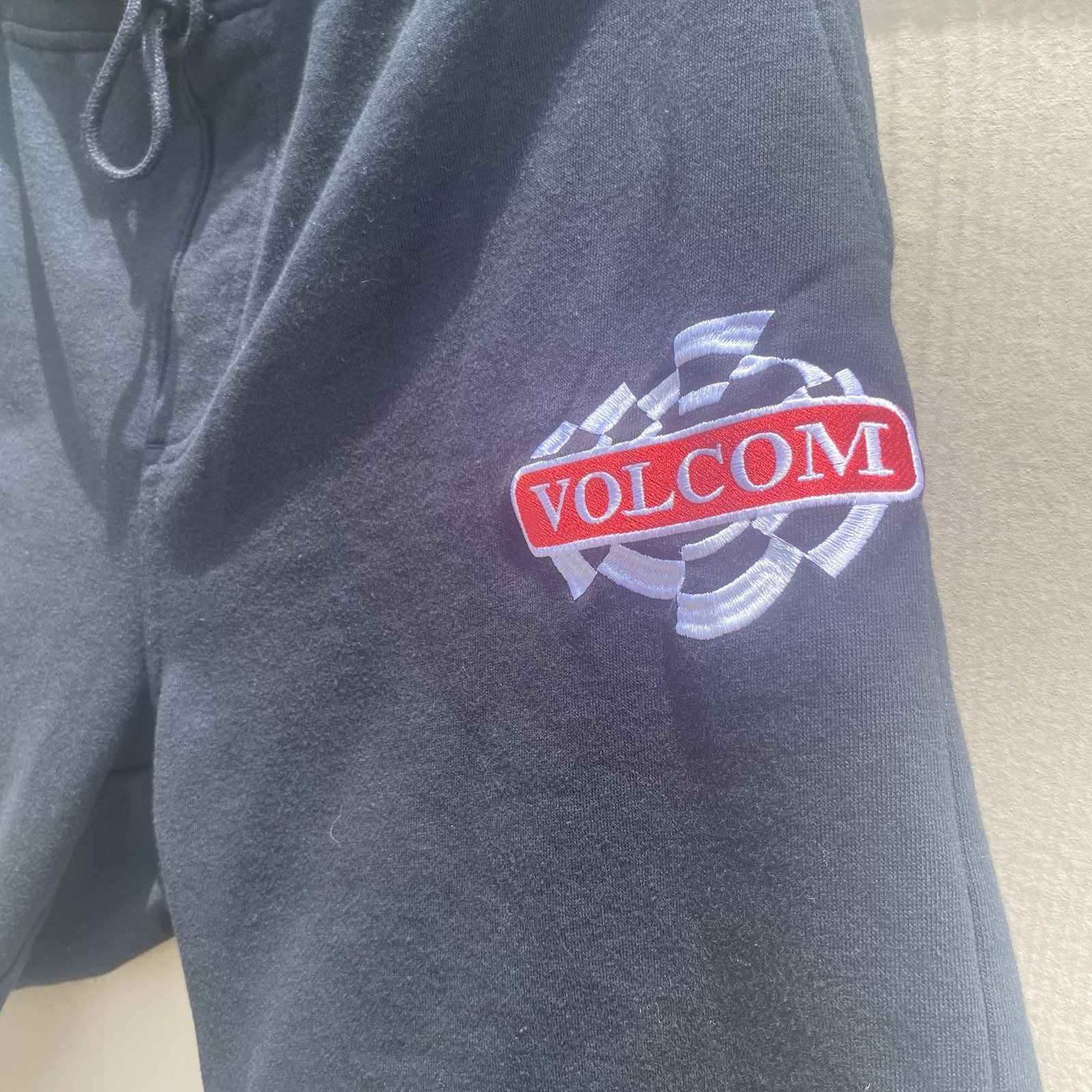Volcom Men’s Black Fleece Sweat Shorts Drawstring Logo Elastic Waist Pockets